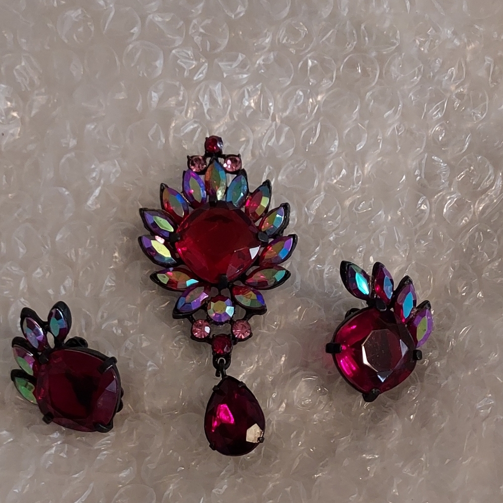 Lovely Vintage Claudette  Brooch and earrings